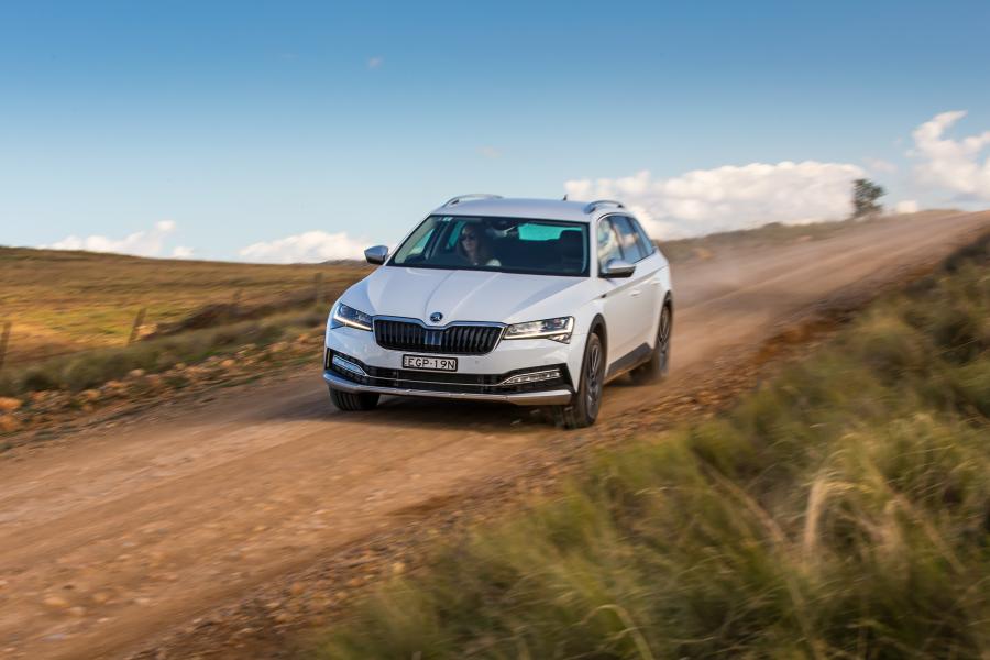  Skoda Superb Scout (3V) 2020 года  (AU) (фото 2 из 35)